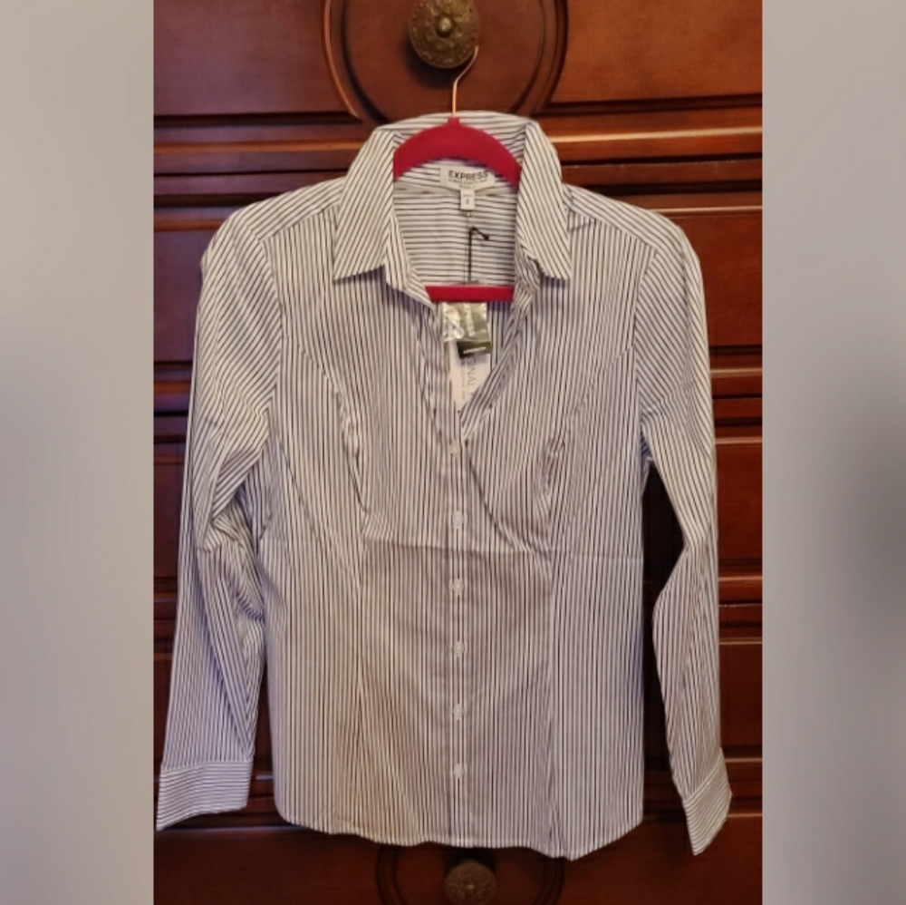 NWT Express Ultimate Essential Shirt